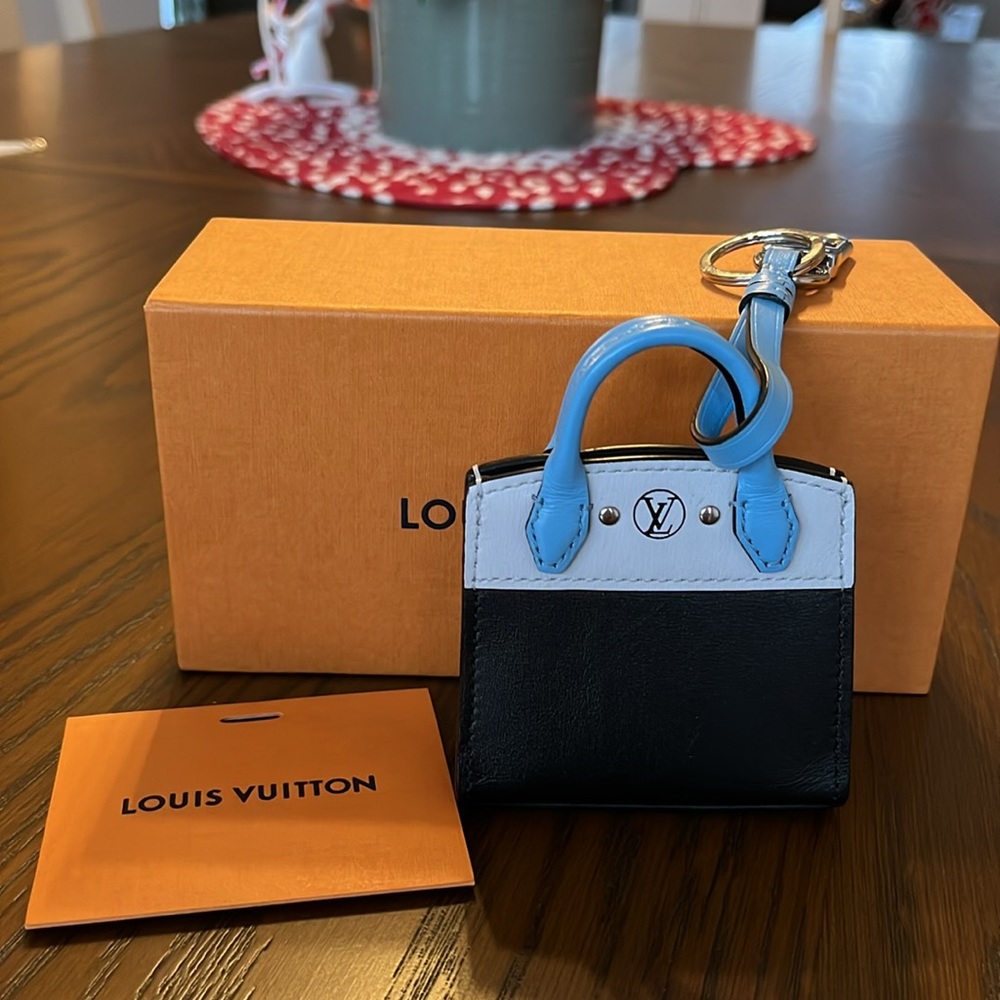 RARE LV CITY STEAMER BAG CHARM KEY HOLDER WITH COA